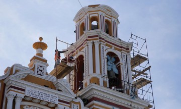 A la carrera, rehabilitación de santuario
