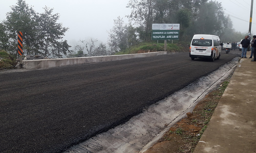 Reabren carretera que fue afectada por huracanes