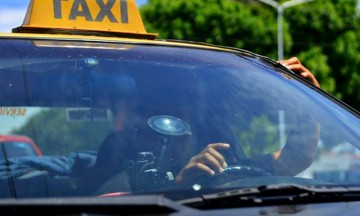 Acaparan el pasaje los taxis pirata