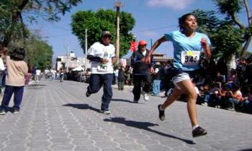 Realiza carrera del pavo en Acatlán