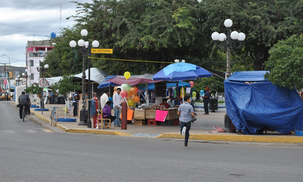 Esperan altas ventas en Acatlán