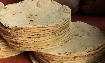 Alcanza 18 pesos el kilo de tortillas en Tepeojuma