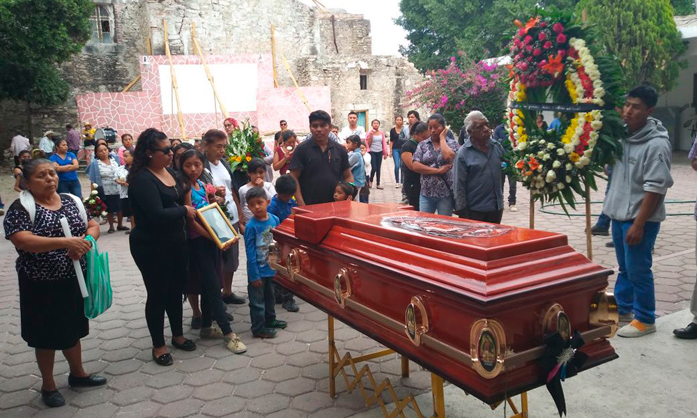 Dan último adiós a joven asesinada en Tehuitzingo