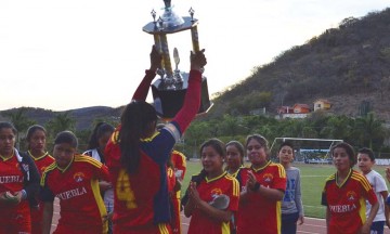 Plata para Puebla en futbol y voleibol