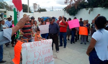 Pobladores exigen informe de labores a edil