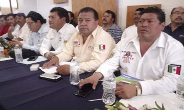 Abordan riesgos de transportistas