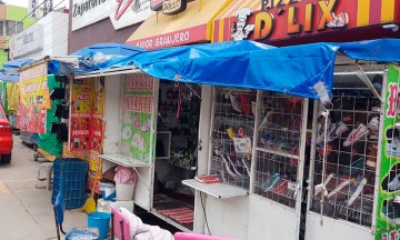 Acusan que autoridades permiten desbordamiento de tianguis