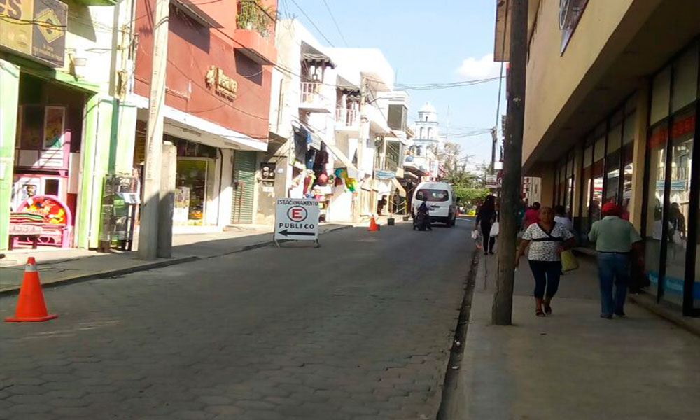 Acusan prostitución en pleno día en Zócalo de Izúcar