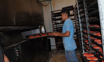 Bajan 50% las ventas de pan en Acatlán 