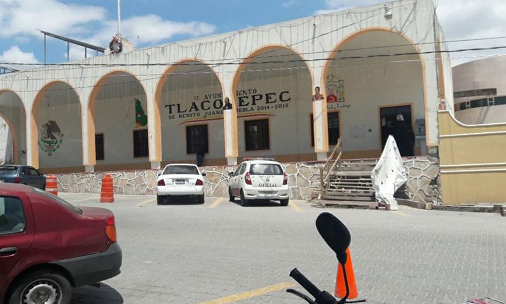 Toman comerciantes y jueces de Paz alcaldía de Tlacotepec 