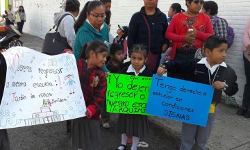Con protesta exigen entrega de kínder en Atlixco