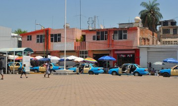 Exigen taxistas de Acatlán seguridad 