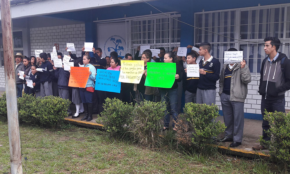  Docentes de Teziutlán, sin cobrar desde enero 