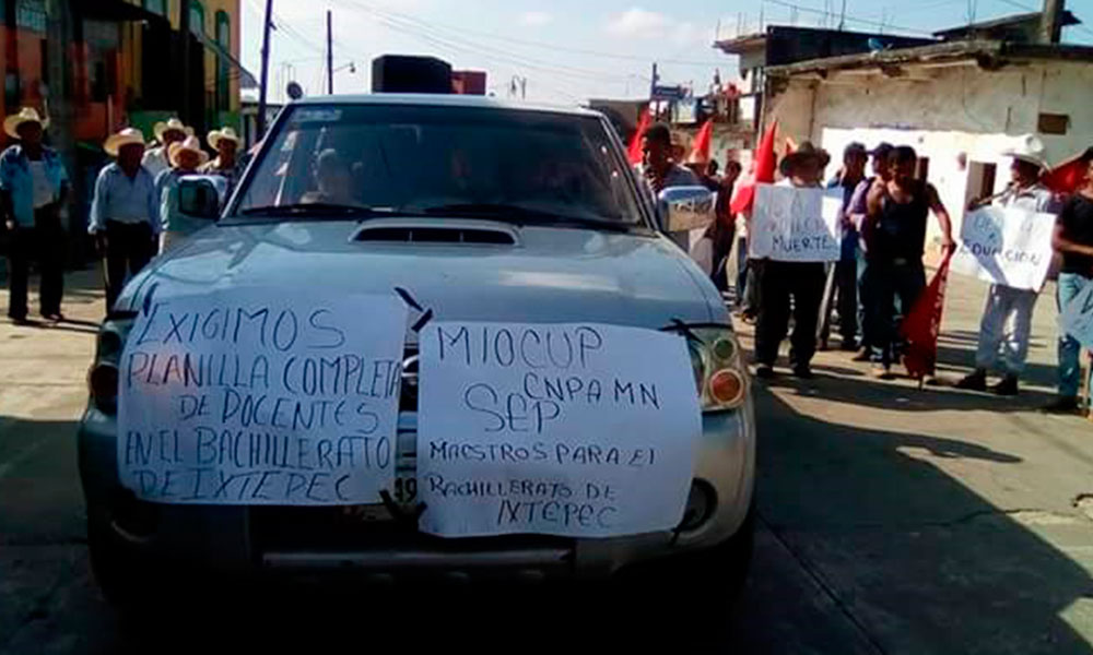 Denuncian acoso por pedir maestros en Ixtepec