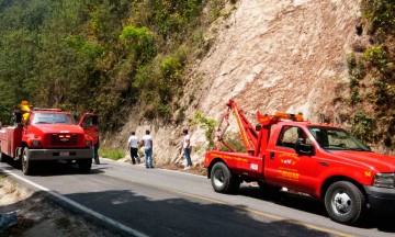 Acusa AMOTAC complicidad entre agentes viales y grulleros