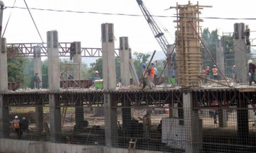 Iz&uacute;car, en alerta por estafadores; piden dinero por obras 