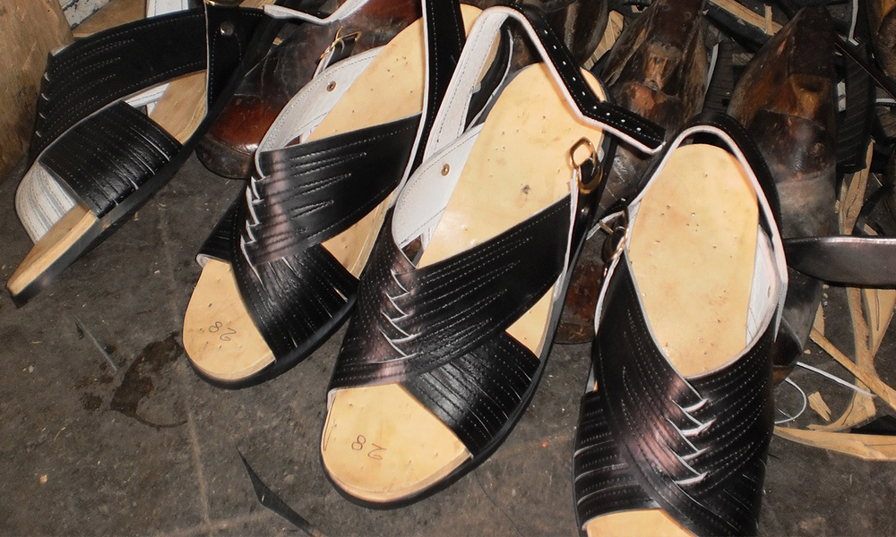 Agoniza producción de huaraches en la Mixteca 