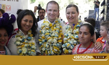 Arropan gobernadores a Alonso y Anaya en Cuetzalan