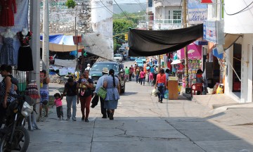 Se desborda el ambulantaje en Acatlán de Osorio 