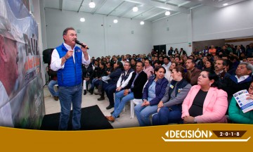 Apoyan docentes y ejidatarios a panistas