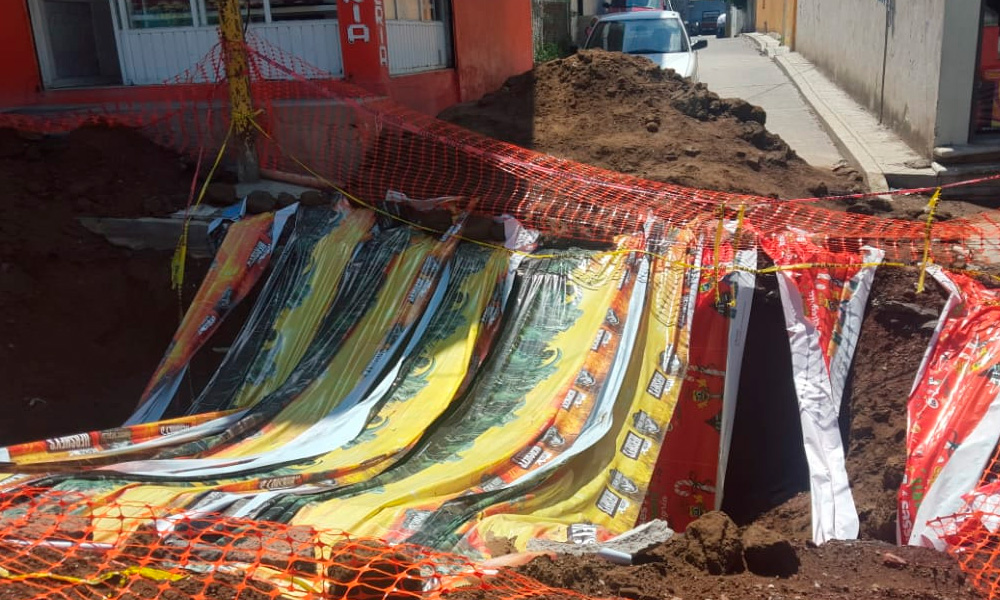 Exigen cumplir con arreglo de socavón en Texmelucan