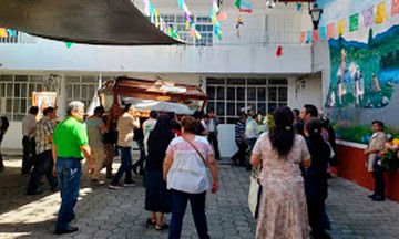 Desalojan a feligreses de Casa de Cultura de Huauchinango