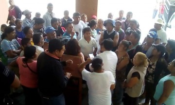 Exigen padres seguridad en primaria de Tehuacán