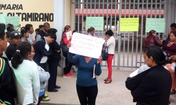Toman primaria en Ajalpan para destituir a directora