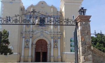 Parroquia de Ajalpan sin recursos para multa de CFE