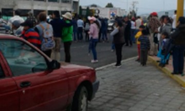 Cuyoaco bloquea carretera otra vez