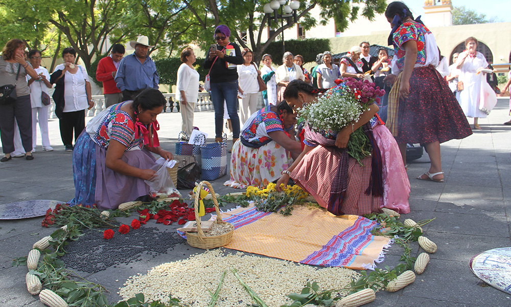 Hacen feria con platillos originales de Chila