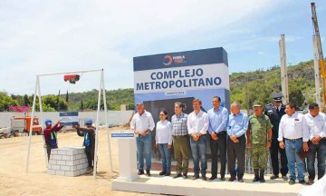 Primera piedra en Complejo Metropolitano Tehuacán 