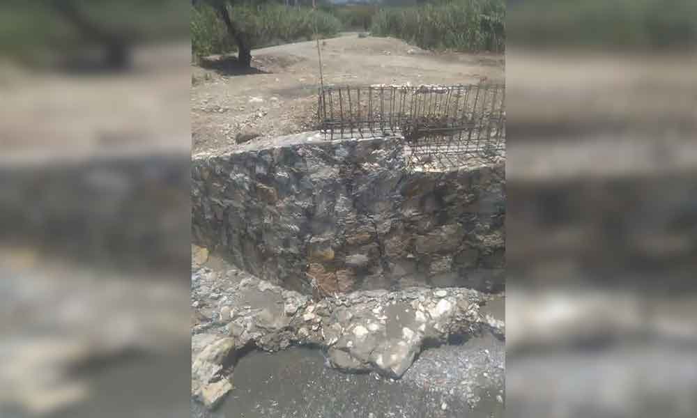 Presenta fracturas obra de puente en Necoxcalco