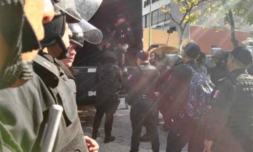 Retienen a más de 180 policías y a tres mandos medios tras operativo en Tehuacán