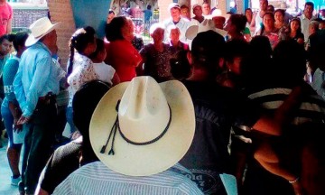 Por falta de servicio de agua casi linchan a alcaldesa