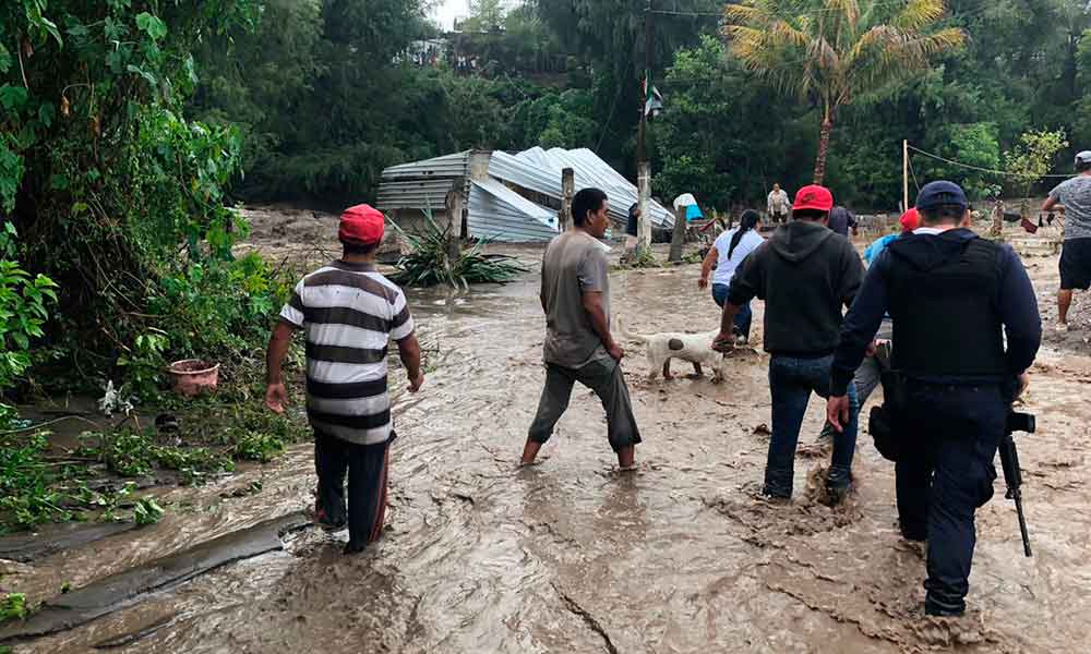 Se desborda río Nexapa en hogares de Izúcar