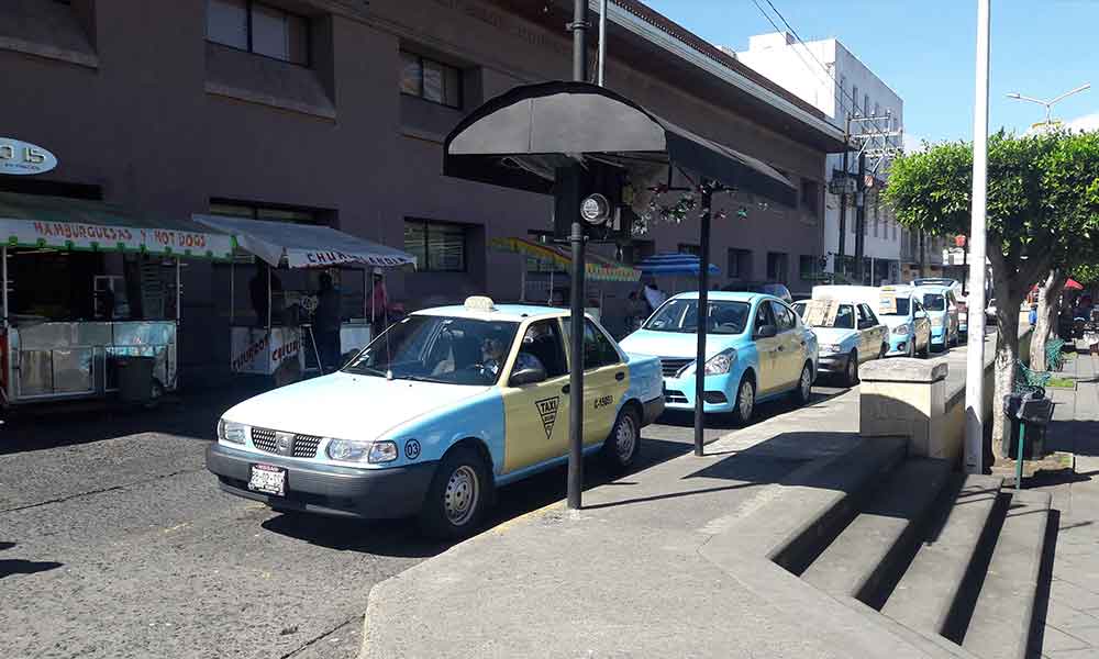 Ahuyentan taxistas a la delincuencia