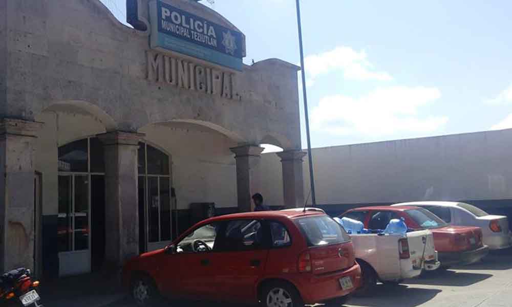 Reclaman policías pago por doblar turno en Teziutlán 