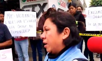 Bloquean vialidades en Tehuacán tras doble homicidio frente a escuela