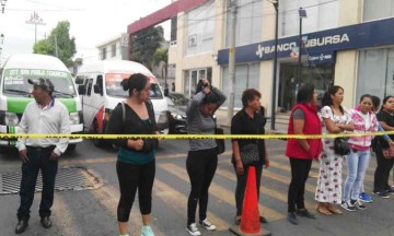 Bloquean vialidades tras doble homicidio
