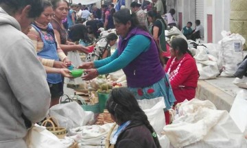 Denuncian comerciantes cobros de alcalde
