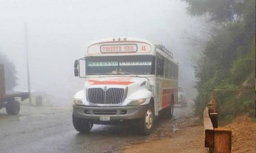 Registran derrumbes y deslaves en caminos de la Sierra Negra