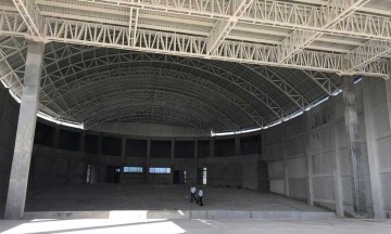 Detectan columnas chuecas en auditorio de Tehuacán 