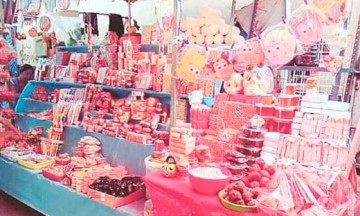 Comerciantes de temporada en Iz&uacute;car, desolados por las bajas ventas