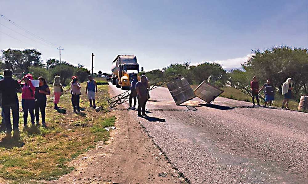 Bloquean tramo Tehuacán-San Marcos para exigir seguridad