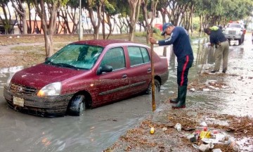 Tapa basura red de drenaje durante lluvias