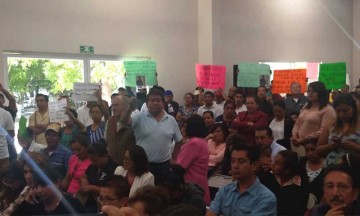Se manifiestan morenistas contra alcalde de Tehuacán