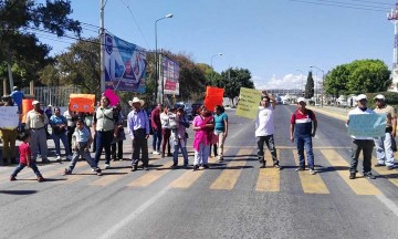 Exigen con bloqueo liberar a hombre confundido con ladrón