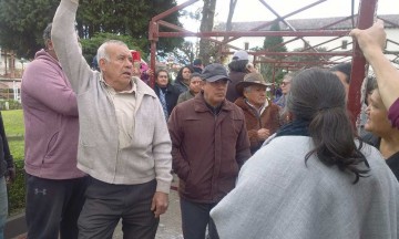 Ordenan a edil permitir puestos en el zócalo