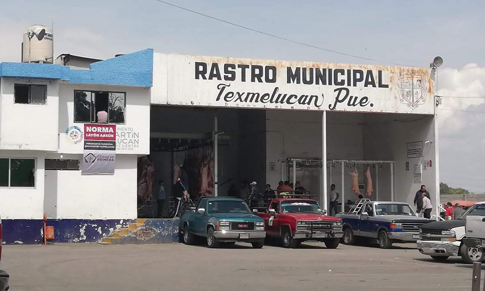Bloquean la México-Puebla por huelga en rastro de Texmelucan